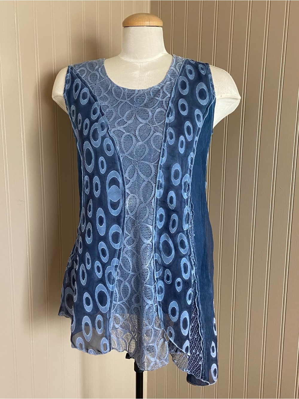Minkas Blue Textured Sleeveless Lace Tank Top Women’s Size Small